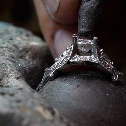 Custom-Design-an-Engagement-Ring-IG